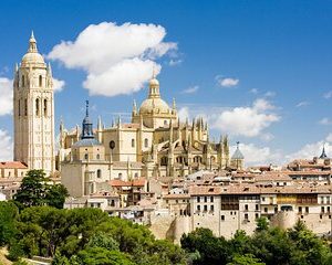 Avila and Segovia Full Day Private Tour with gastronomic lunch from Madrid