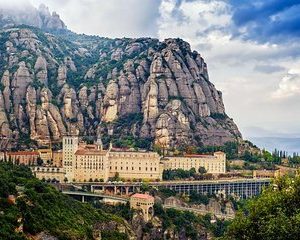 Private Tour: Montserrat and Cava Visit