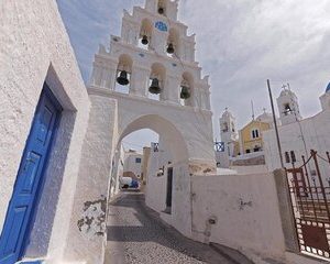 5 hour Private Tour of Santorini Villages and Winery