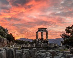 ''Delphi - The navel of the earth''