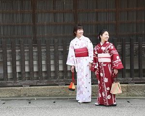 Experience with kimono! Castle Town Retro Tour Local Tour & Guide