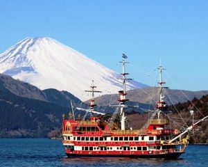 Hakone Day Tour with Lake Ashi cruise and Ohwakudani