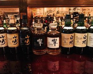 Hopping to members only bars & finding special Japanese whiskey in Tokyo!