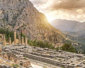 Delphi & Corycian oracle Leonidas & 300 Battlefield private tour