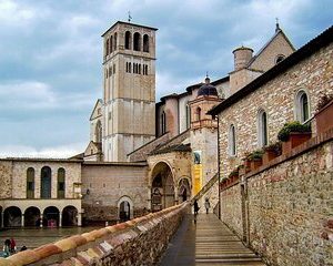 Full Day Private Guided Tour to Assisi and Cortona from Florence