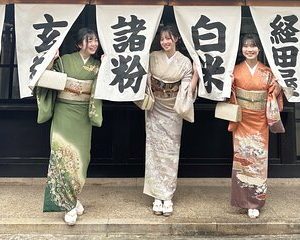 Kanazawa: Kimono Rental Traditional Experience at WARGO