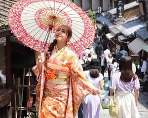 Kimono Rental Service near Kiyomizudera Temple