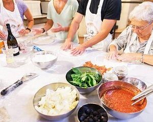 Pizza & Gelato cooking class in Florence - Small groups only