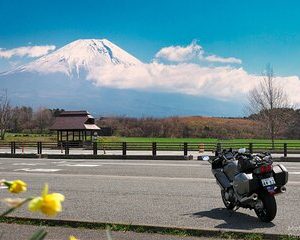 Private Motorcycle Day Tour to Fuji and Hakone: Onsen and Nature