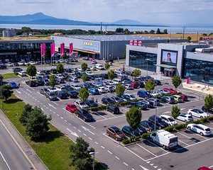 Private Shopping Experience at Fashion Outlet near Geneva