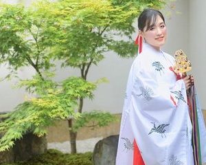 Shrine Maiden Ceremonial Dance Experience in Tokyo Asakusa