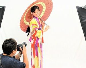 Tokyo: Asakusa temple photo shooting tour wearing kimono