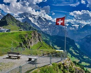 Tour in a private car from Zurich to Grindelwald and Interlaken